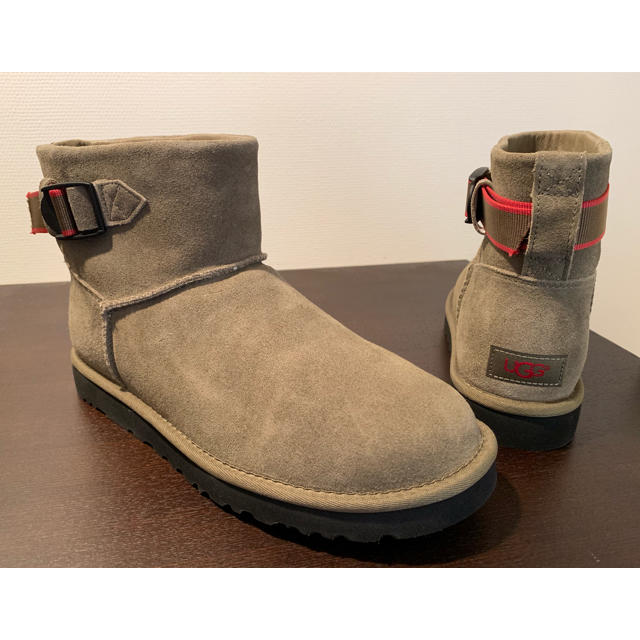 UGG(アグ)の正規品UGG クラシックミニストラップClassic Mini Strapブーツ メンズの靴/シューズ(ブーツ)の商品写真