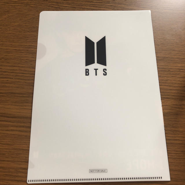防弾少年団(BTS)(ボウダンショウネンダン)のBTS クリアファイル 非売品【J-HOPE】 エンタメ/ホビーのCD(K-POP/アジア)の商品写真