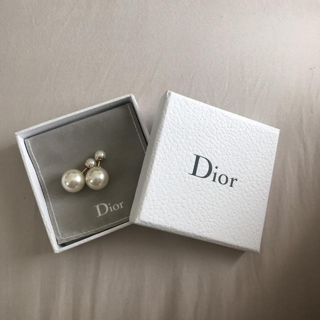 Dior(ディオール)の本日限定値下げですDior ピアス パール 新品未使用 レディースのアクセサリー(ピアス)の商品写真