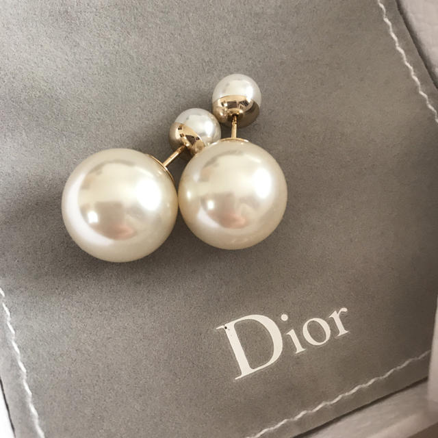 Dior(ディオール)の本日限定値下げですDior ピアス パール 新品未使用 レディースのアクセサリー(ピアス)の商品写真