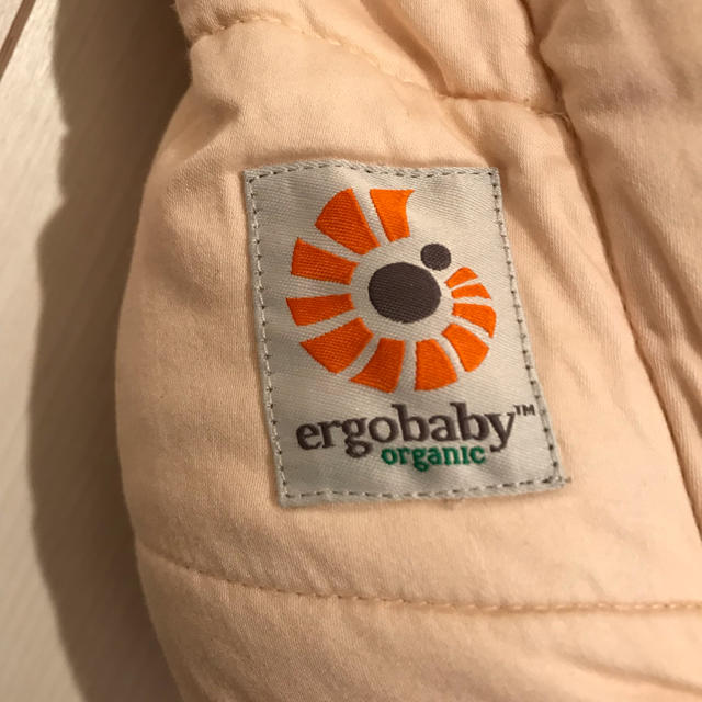 Ergobaby(エルゴベビー)のエルゴ  オーガニック インサート 新生児 キッズ/ベビー/マタニティの外出/移動用品(抱っこひも/おんぶひも)の商品写真