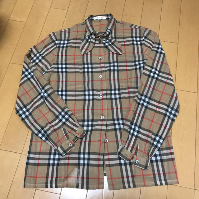 BURBERRY(バーバリー)のバーバリーボウタイブラウス美品専用 レディースのトップス(シャツ/ブラウス(長袖/七分))の商品写真