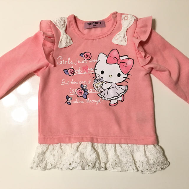 サンリオ(サンリオ)のハローキティ キッズ服 カットソー 90㎝ キッズ/ベビー/マタニティのキッズ服女の子用(90cm~)(Tシャツ/カットソー)の商品写真