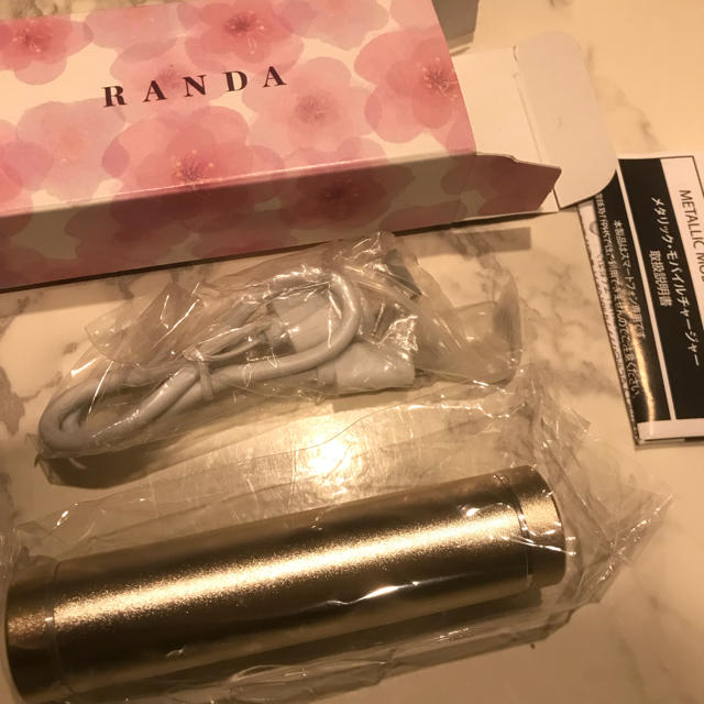 RANDA(ランダ)の新品◡̈❤︎RANDA モバイルバッテリー スマホ/家電/カメラのスマートフォン/携帯電話(バッテリー/充電器)の商品写真