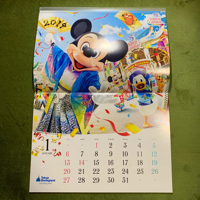 Disney(ディズニー)の【非売品】ディズニー35周年 2019年カレンダー 非売品 インテリア/住まい/日用品の文房具(カレンダー/スケジュール)の商品写真