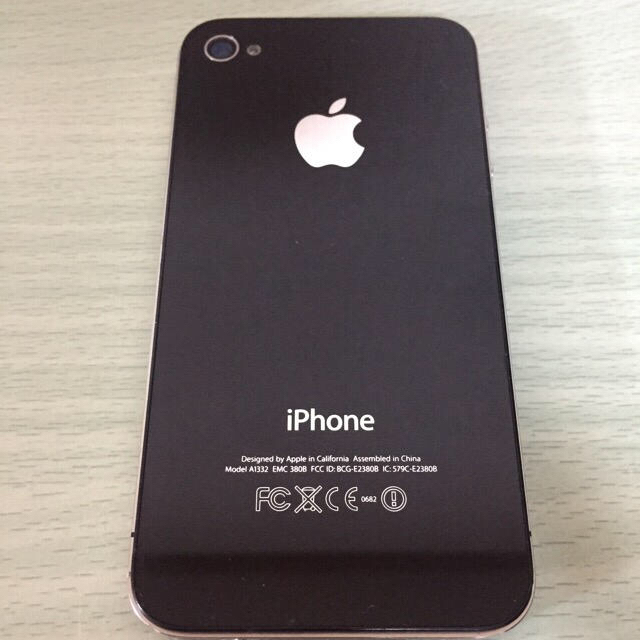 Apple(アップル)のiPhone４ Black  16G  SoftBank （中古品、初期化済み） スマホ/家電/カメラのスマートフォン/携帯電話(携帯電話本体)の商品写真