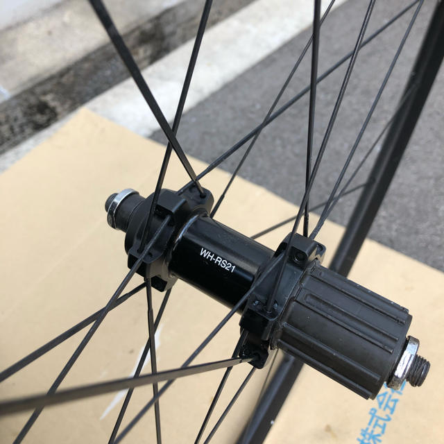 SHIMANO(シマノ)の後ホイール 700C  シマノRS21 スポーツ/アウトドアの自転車(パーツ)の商品写真