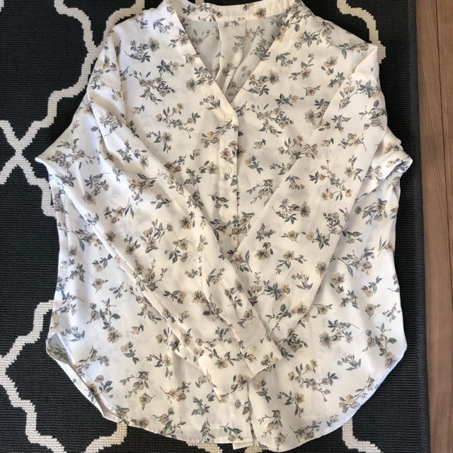 GU(ジーユー)の韓国風○＊ GUのブラウス レディースのトップス(シャツ/ブラウス(長袖/七分))の商品写真