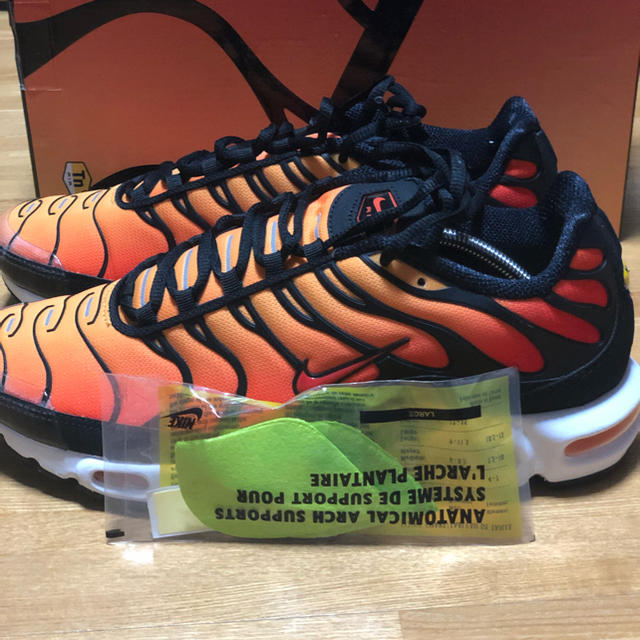 NIKE(ナイキ)のNIKE AIR MAXPLUS OG SUNSETBLACK/PIMENTO  メンズの靴/シューズ(スニーカー)の商品写真