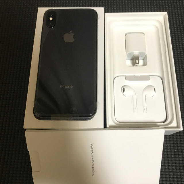 iPhone(アイフォーン)のiPhone X 64gb グレー docomo 未使用品 スマホ/家電/カメラのスマートフォン/携帯電話(スマートフォン本体)の商品写真