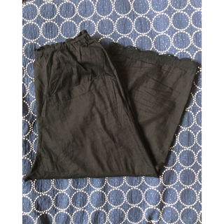 ミナペルホネン(mina perhonen)の週末限定ミナペルホネン  capsellaカプセラ36 裾刺繍パンツ black(クロップドパンツ)