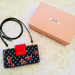 ミュウミュウ(miumiu)のMIUMIU ミニショルダーバッグ(ショルダーバッグ)