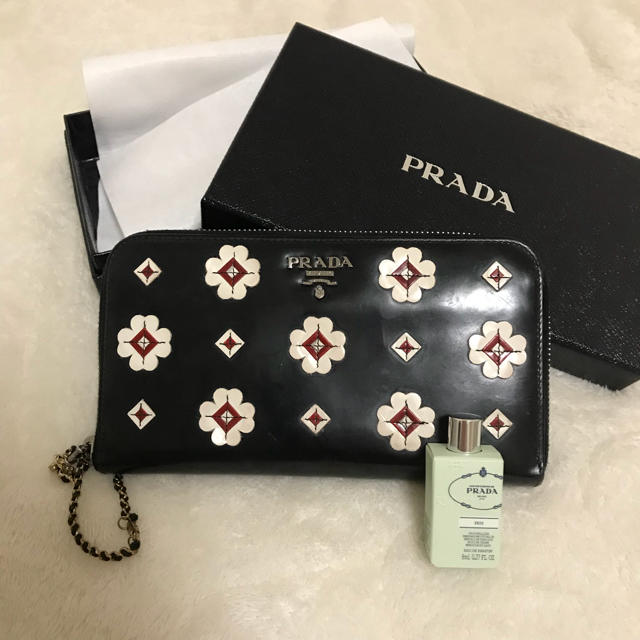 PRADA(プラダ)のにゃむたんず様専用 レディースのファッション小物(財布)の商品写真