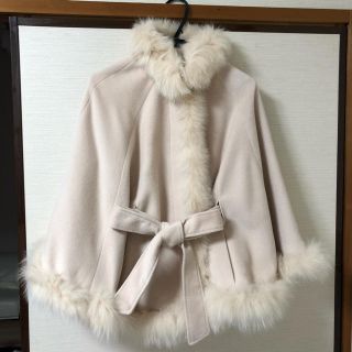 セシルマクビー(CECIL McBEE)のセシルマクビー フォックス ファー  コート ポンチョ ケープ ホワイト系 (毛皮/ファーコート)