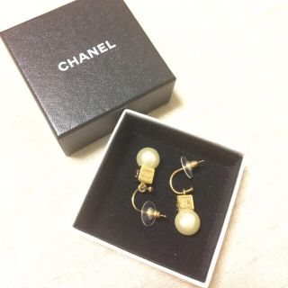 シャネル(CHANEL)のシャネルパールロゴキューブピアス美品(ピアス)