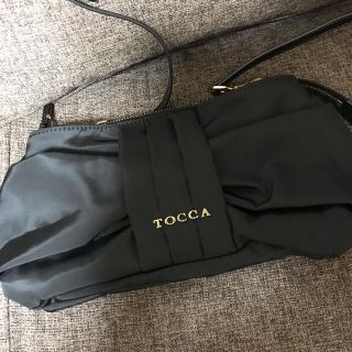 トッカ(TOCCA)のTOCCA クラッチ バッグ ポシェット ブラック サテン トッカ(クラッチバッグ)