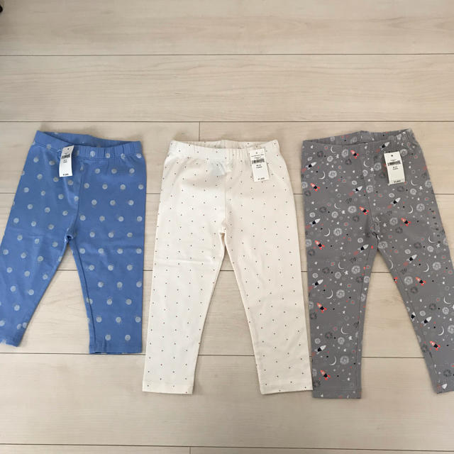 babyGAP(ベビーギャップ)のベビーギャップ レギンス3枚セット95 キッズ/ベビー/マタニティのキッズ服女の子用(90cm~)(パンツ/スパッツ)の商品写真