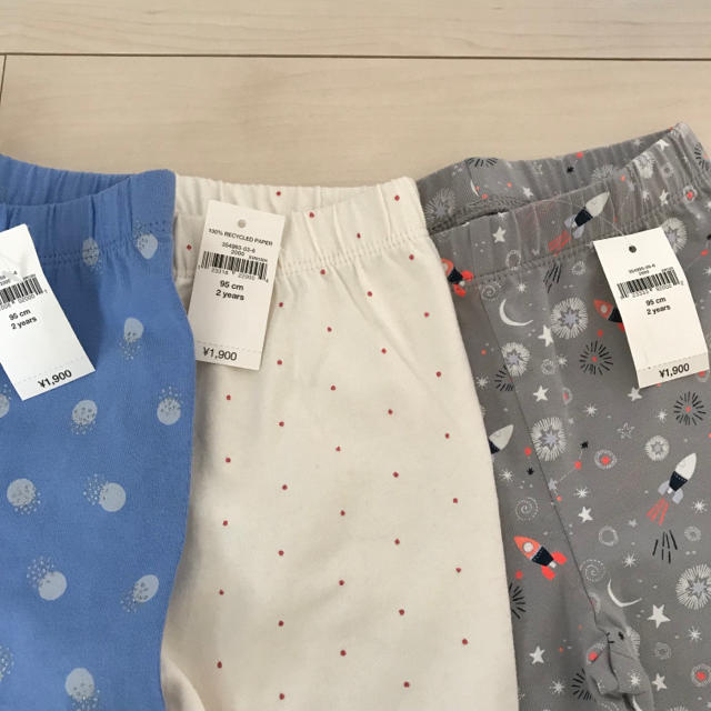 babyGAP(ベビーギャップ)のベビーギャップ レギンス3枚セット95 キッズ/ベビー/マタニティのキッズ服女の子用(90cm~)(パンツ/スパッツ)の商品写真