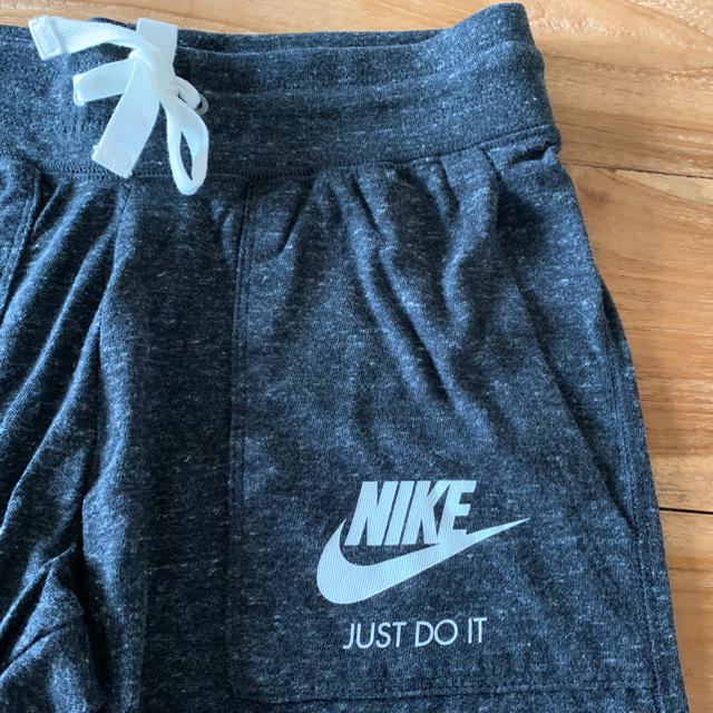 NIKE(ナイキ)のナイキ スエットパンツ レディースのトップス(トレーナー/スウェット)の商品写真