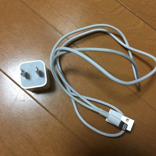 アップル(Apple)のiPhone 純正充電器(バッテリー/充電器)