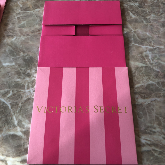 Victoria's Secret(ヴィクトリアズシークレット)のVictoria’s Secret ミニショップバッグ ミニボックス レディースのバッグ(ショップ袋)の商品写真