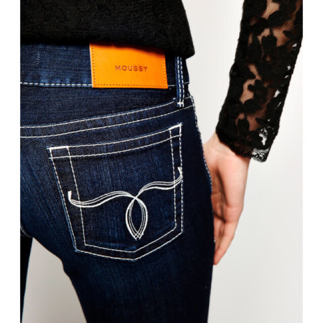 moussy(マウジー)の専用  [新品] MOUSSY  POWDER SKINNY 23 レディースのパンツ(デニム/ジーンズ)の商品写真