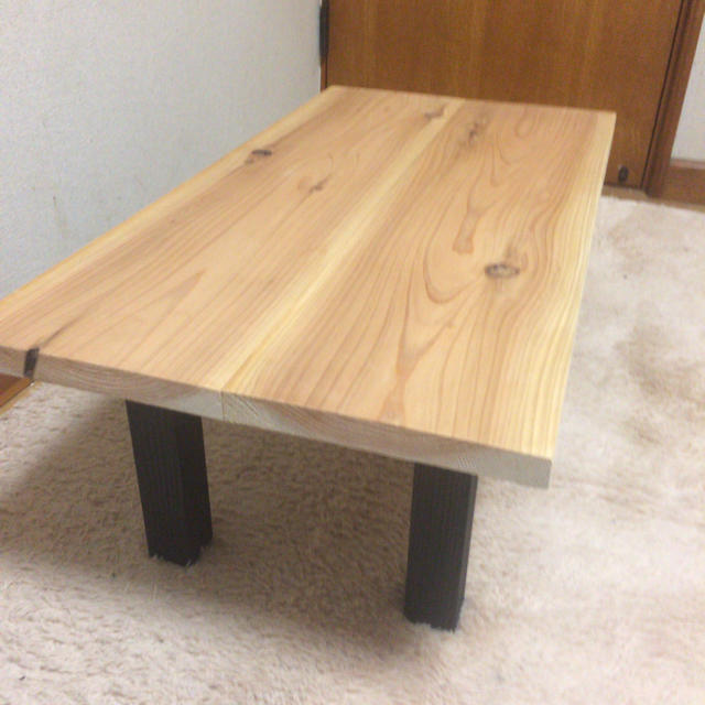 天然 無垢材を使った木製テーブル インテリア/住まい/日用品の机/テーブル(ローテーブル)の商品写真