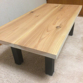 天然 無垢材を使った木製テーブル(ローテーブル)
