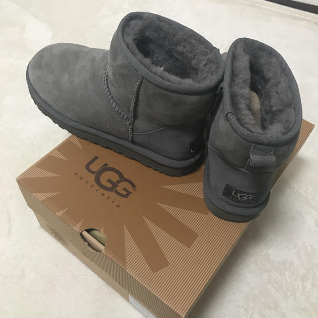 送料込【UGG】ムートン ショートブーツブーツ