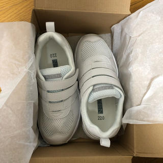 カゼン(KAZEN)の新品 白 スニーカー 実習用 22センチ靴(スニーカー)