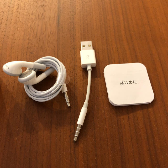 Apple(アップル)のiPod shuffle 2GB 2013年製 スマホ/家電/カメラのオーディオ機器(ポータブルプレーヤー)の商品写真