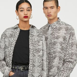 エイチアンドエム(H&M)のL eytys H&M パイソン柄シャツ コラボ(ニット/セーター)