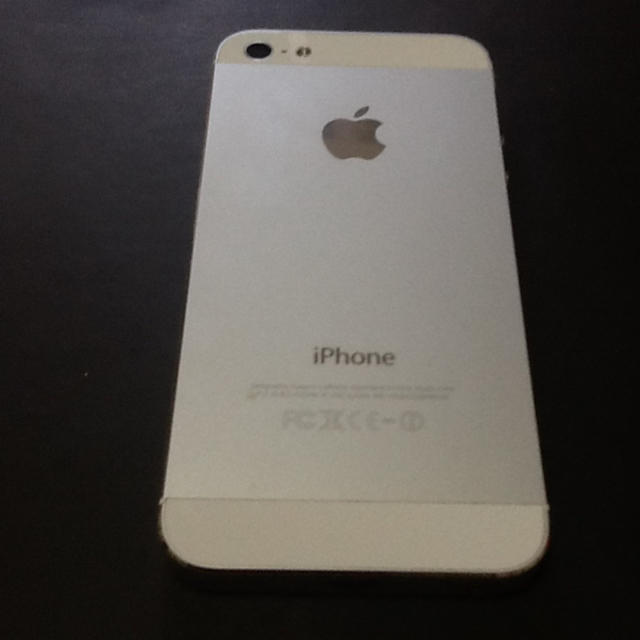 Apple(アップル)のiPhone 5 ホワイト スマホ/家電/カメラのスマートフォン/携帯電話(スマートフォン本体)の商品写真