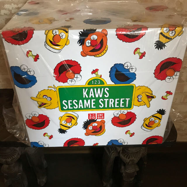 SALEHOT SESAME STREET   《限定、完売品》ユニクロ UNIQLO KAWS