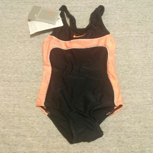 NIKE(ナイキ)の専用　ナイキ　水着　110 100 新品　 キッズ/ベビー/マタニティのキッズ服女の子用(90cm~)(水着)の商品写真