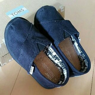 トムズ(TOMS)のTOMS　13㎝シューズ　美品(スニーカー)