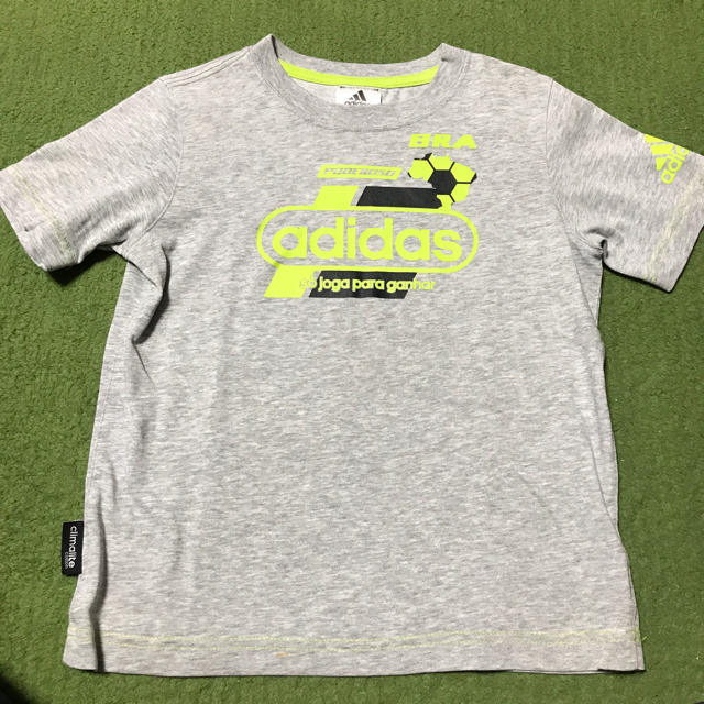 adidas(アディダス)のアディダス キッズTシャツ グレー 120 キッズ/ベビー/マタニティのキッズ服男の子用(90cm~)(Tシャツ/カットソー)の商品写真