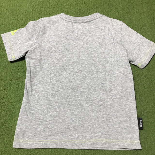 adidas(アディダス)のアディダス キッズTシャツ グレー 120 キッズ/ベビー/マタニティのキッズ服男の子用(90cm~)(Tシャツ/カットソー)の商品写真