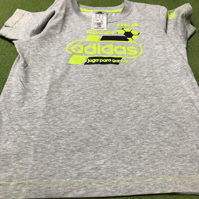 adidas(アディダス)のアディダス キッズTシャツ グレー 120 キッズ/ベビー/マタニティのキッズ服男の子用(90cm~)(Tシャツ/カットソー)の商品写真