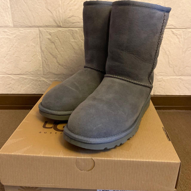 UGG(アグ)の#macchi様専用 UGGアグクラシックショートブーツ レディースの靴/シューズ(ブーツ)の商品写真