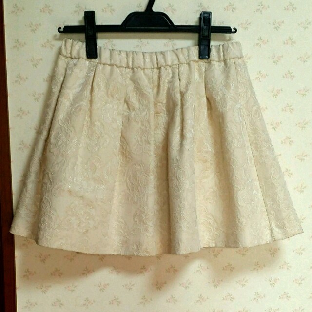 MERCURYDUO(マーキュリーデュオ)のマーキュリー花柄刺繍スカート レディースのスカート(ミニスカート)の商品写真