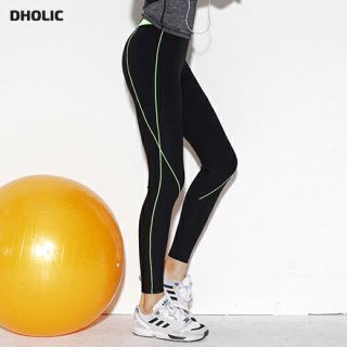 ディーホリック(dholic)のDHOLIC 新品タグ付き フィットネス レギンス ヨガ ランニング パンツ(レギンス/スパッツ)