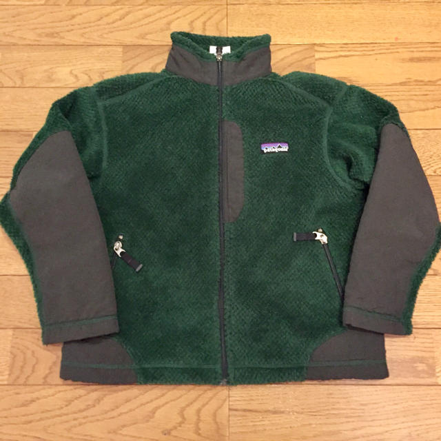 patagonia(パタゴニア)のサトー様専用パタゴニア キッズフリースJKT フォレストグリーン キッズ/ベビー/マタニティのキッズ服男の子用(90cm~)(ジャケット/上着)の商品写真