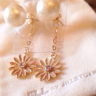 ジルバイジルスチュアート(JILL by JILLSTUART)の♡コットンパールマーガレットピアス♡(ピアス)