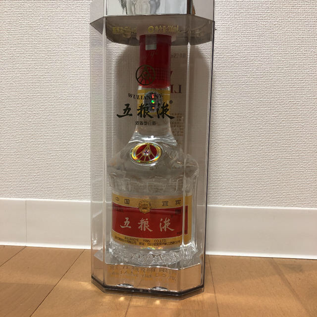 白酒 中国酒スピリッツ　五粮液　ゴリョウエキ　52度（瓶）　500ｍｌ　新品 食品/飲料/酒の酒(蒸留酒/スピリッツ)の商品写真