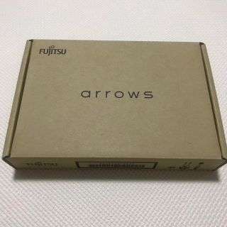 フジツウ(富士通)の新品未使用 FUJITSU arrows M04 PREMIUM ホワイト(携帯電話本体)