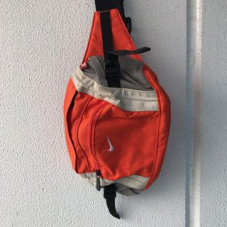 ナイキ(NIKE)のNIKE ボディバッグ(ボディーバッグ)