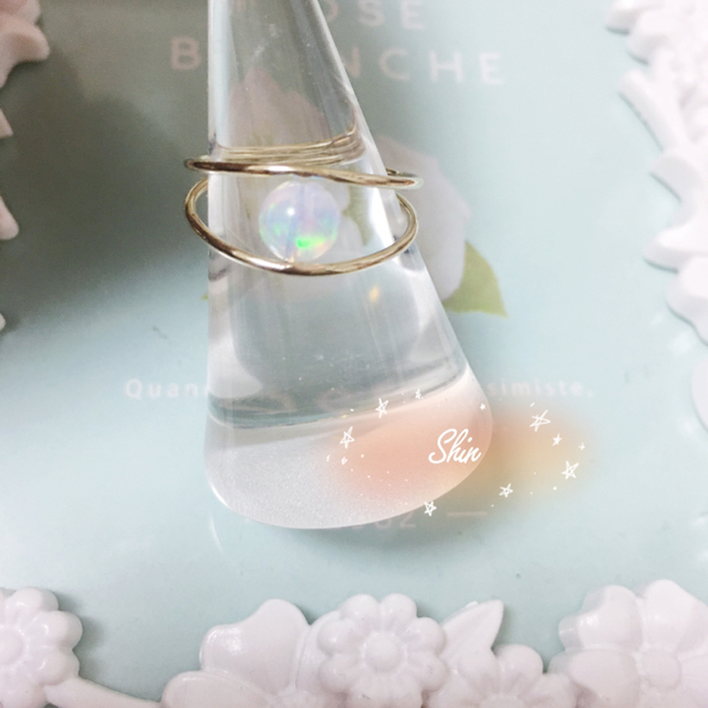 幻の指輪 超輝き 人工オパール オーロラ 指輪 リング レディースのアクセサリー(リング(指輪))の商品写真