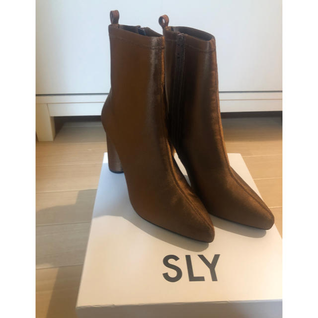 SLY(スライ)のるる様専用 SLY ブーツ 新品未使用 レディースの靴/シューズ(ブーツ)の商品写真