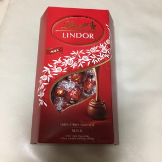 リンツ(Lindt)のともちゃんさま専用 リンツ リンドール ミルク50個(菓子/デザート)